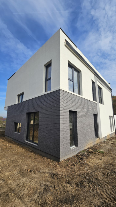 Casa individuala 225mp, 500mp teren, garaj, Roata Faget