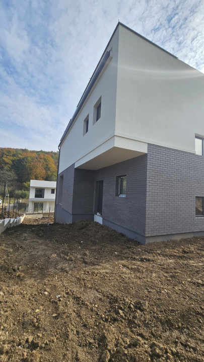 Casa individuala 225mp, 500mp teren, garaj, Roata Faget