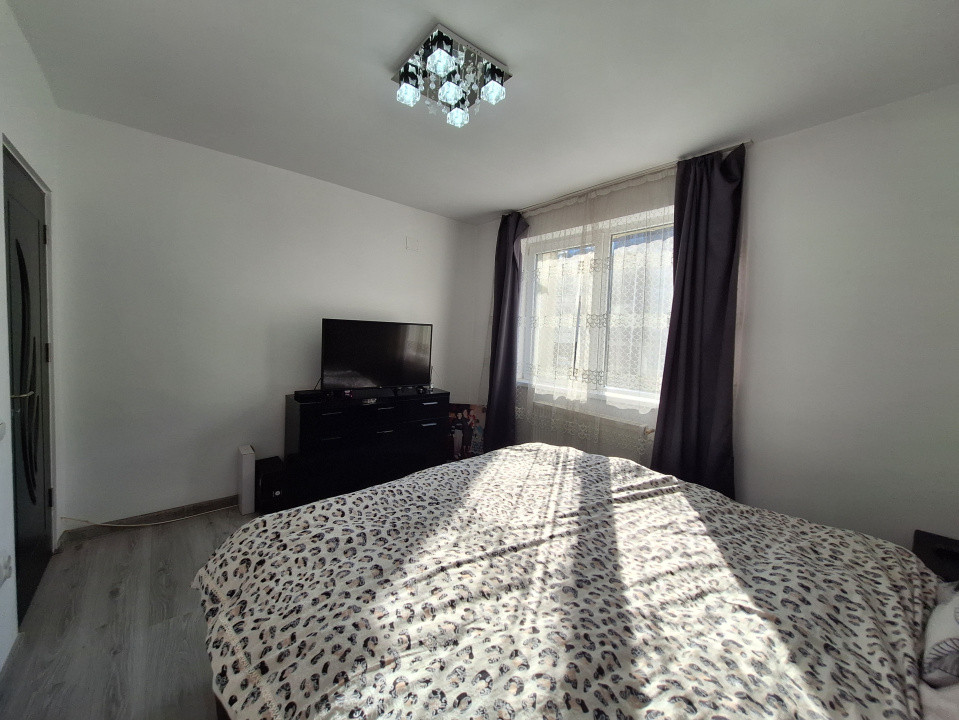 Apartament cu 2 camere, decomandat, 48 mp, parcare, zona Florilor