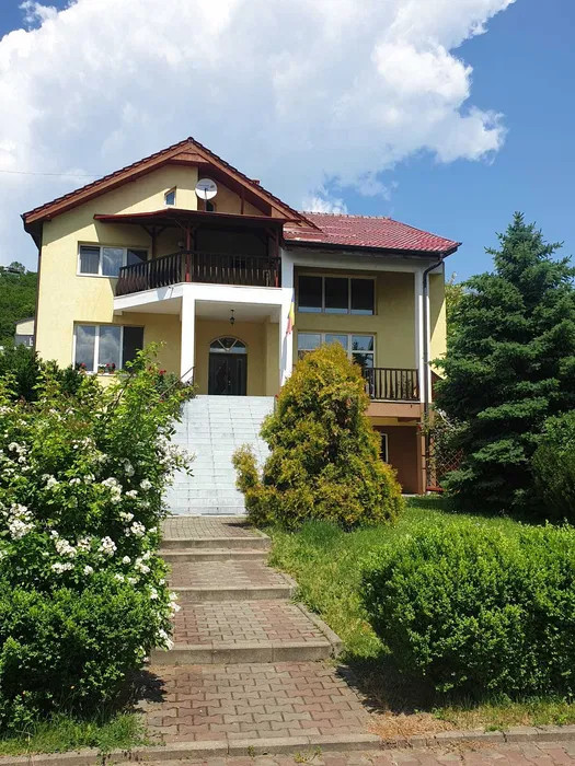 Casa de vanzare 450mp, teren 3200mp in Grigorescu