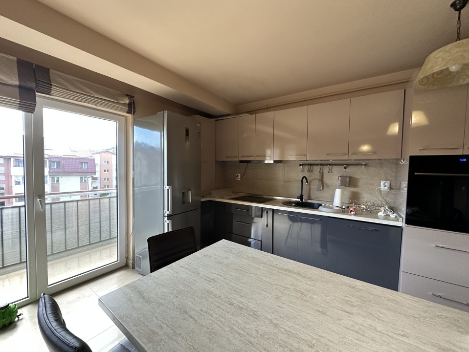 Apartament modern 100 mp pe 2 niveluri, Eroilor 