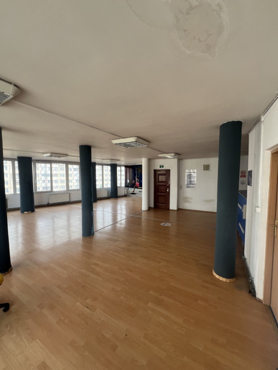 Spatiu Comercial de inchiriat pe 2 nivele, 300 MP, zona Piata Marasti 