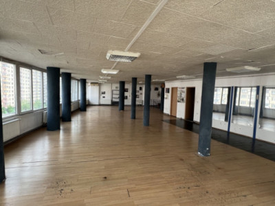 Spatiu Comercial de inchiriat pe 2 nivele, 300 MP, zona Piata Marasti 