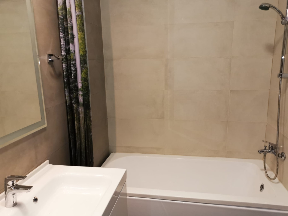 Apartament cu 3 camere, 77 mp, terasa 68 mp, parcare, zona Baciu