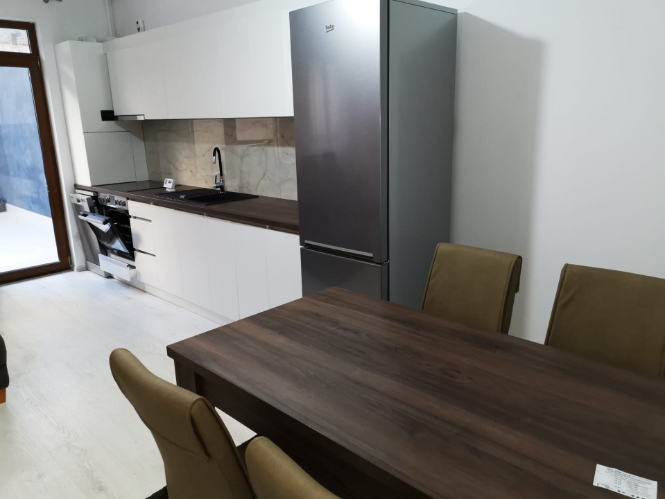 Apartament cu 3 camere, 77 mp, terasa 68 mp, parcare, zona Baciu