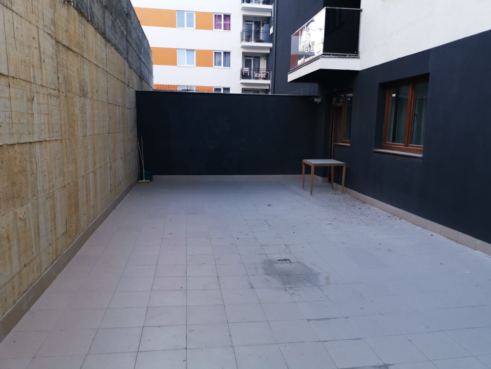 Apartament cu 3 camere, 77 mp, terasa 68 mp, parcare, zona Baciu
