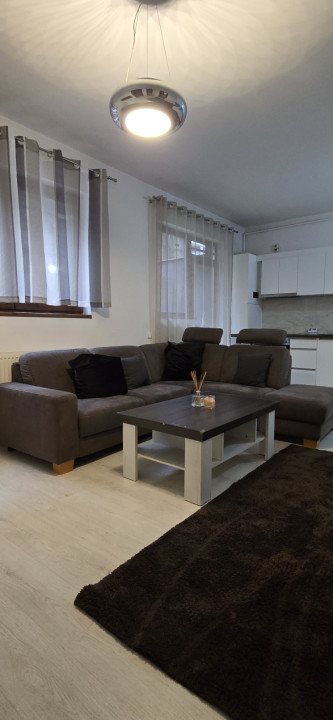 Apartament cu 3 camere, 77 mp, terasa 68 mp, parcare, zona Baciu