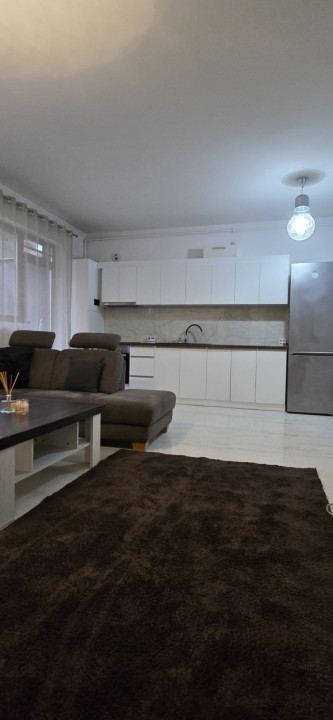 Apartament cu 3 camere, 77 mp, terasa 68 mp, parcare, zona Baciu