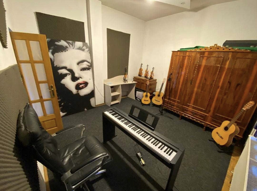 Spatiu de inchiriat, 120mp, Curte spatioasa, pretabil pentru diferite activități