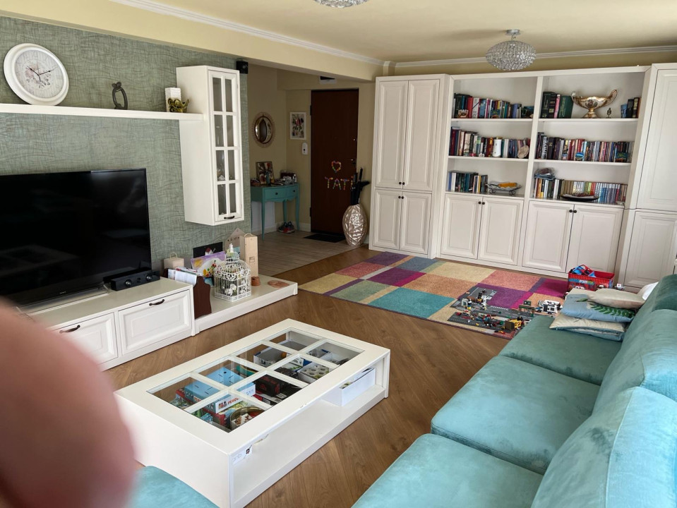 Apartament 4 camere, 230 mp utili, la cheie, 2 parcări, zona Lidl