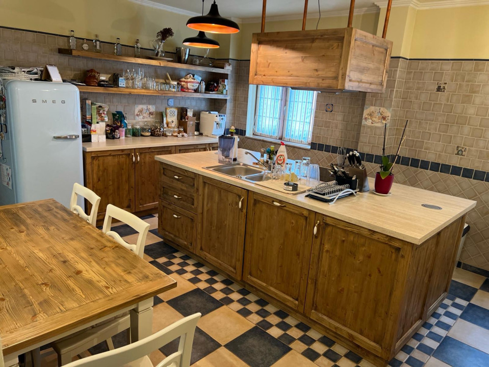 Apartament 4 camere, 230 mp utili, la cheie, 2 parcări, zona Lidl