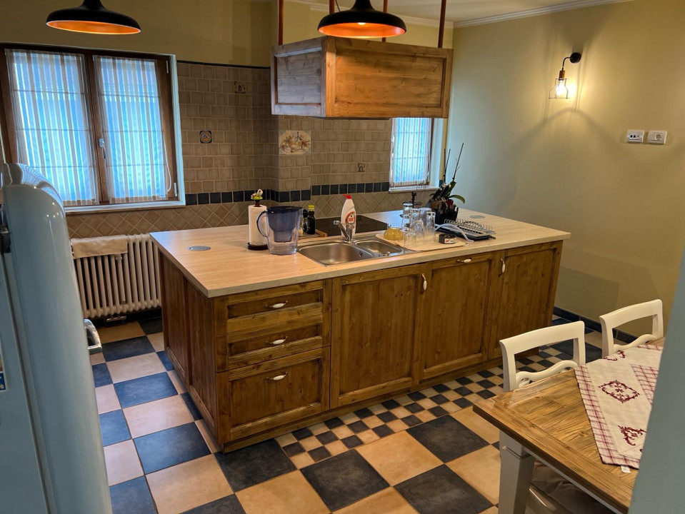 Apartament 4 camere, 230 mp utili, la cheie, 2 parcări, zona Lidl