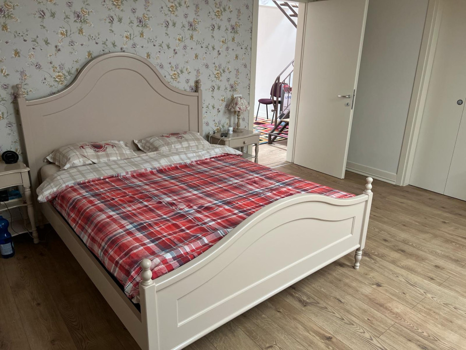 Apartament 4 camere, 230 mp utili, la cheie, 2 parcări, zona Lidl