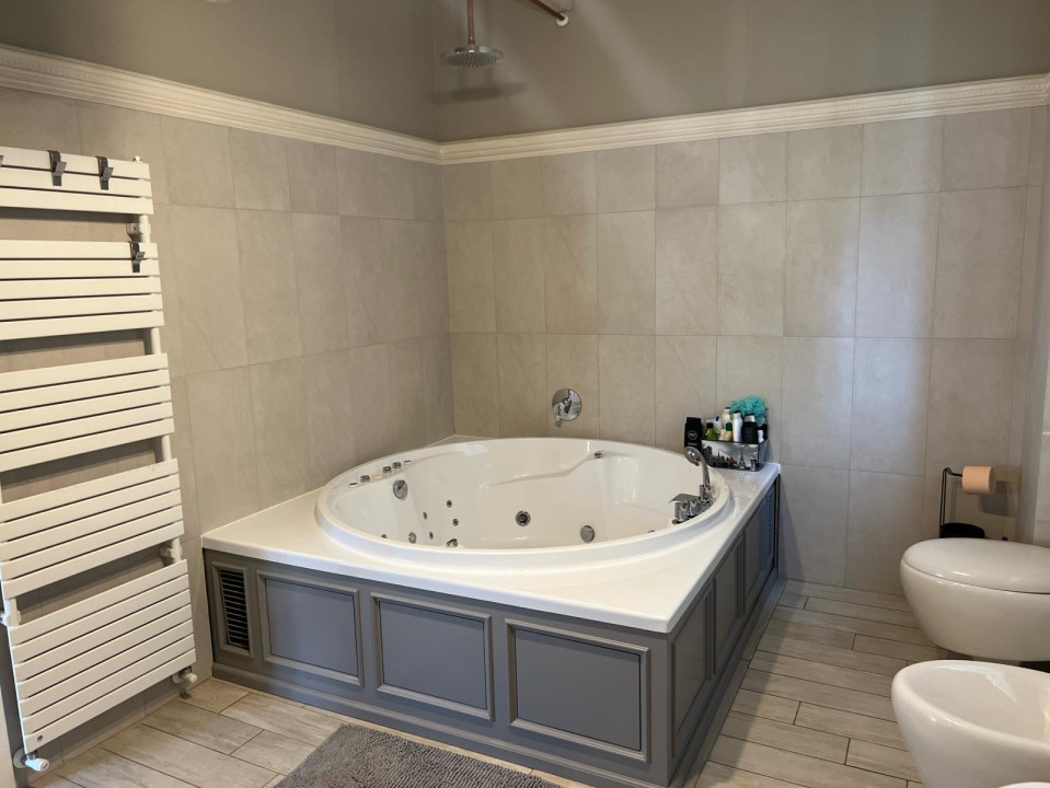 Apartament 4 camere, 230 mp utili, la cheie, 2 parcări, zona Lidl