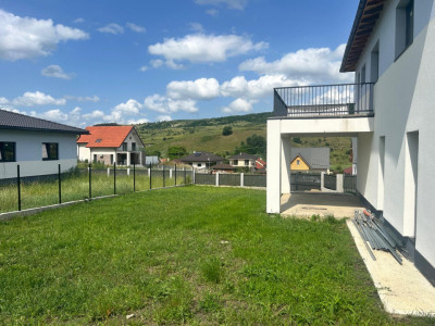 Duplex construit la standarde înalte de calitate la intrare in Corusu