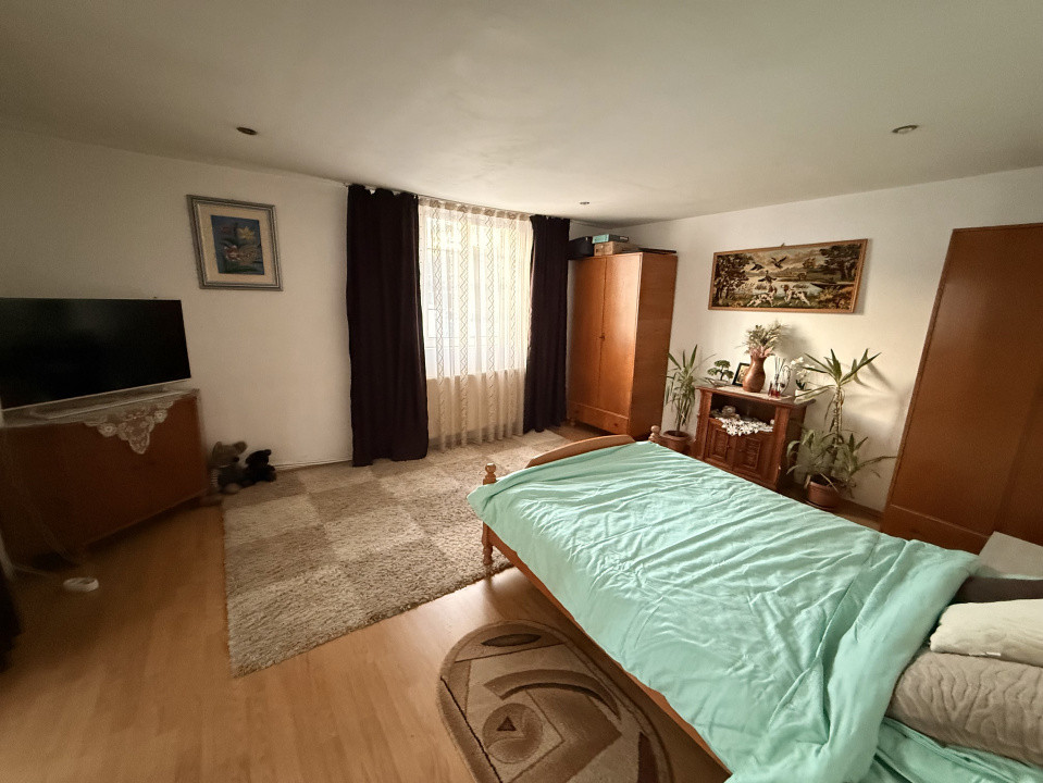 Casa cu 3 camere plus 2 anexe, 120 MP + Teren 179 MP, Gruia