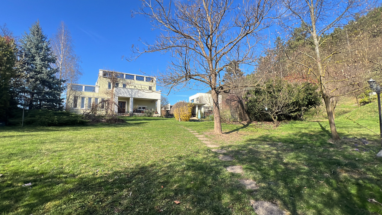 Proprietate  unica * Casa Individuala ,300 mp utili zona VIVO