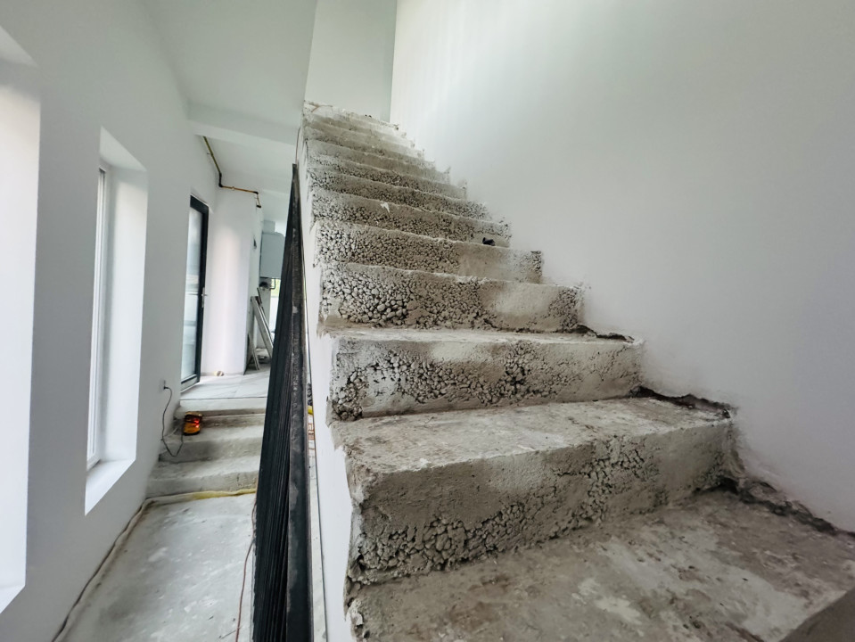 Casa tip Duplex,4 Camere,Semifinisat,100 mp,Teren 150 mp,Parcare, Calea Baciului