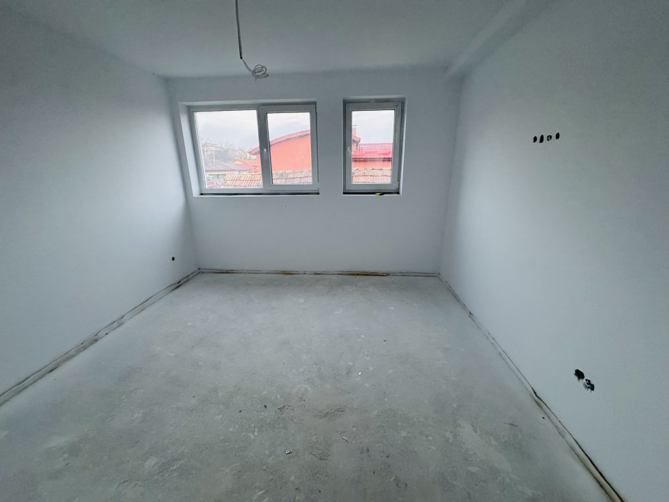 Casa tip Duplex,4 Camere,Semifinisat,100 mp,Teren 150 mp,Parcare, Calea Baciului