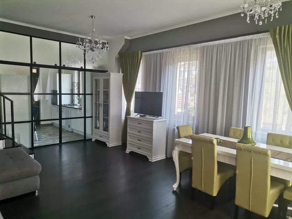 Casa de 4 camere, ultra-lux, 162  mp utili, gradina, Zona Tauti