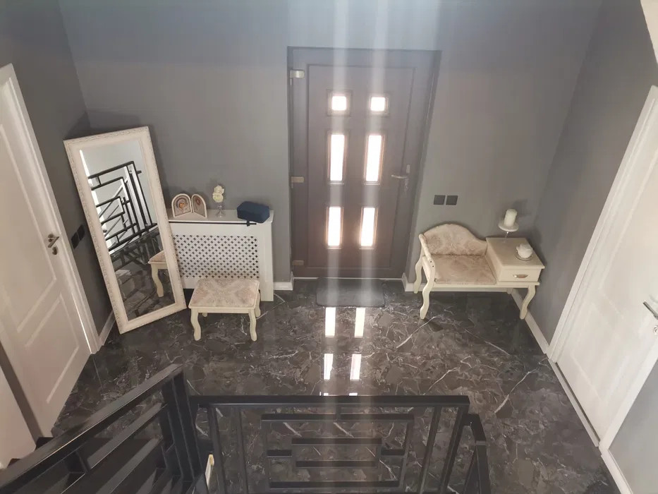 Casa de 4 camere, ultra-lux, 162  mp utili, gradina, Zona Tauti