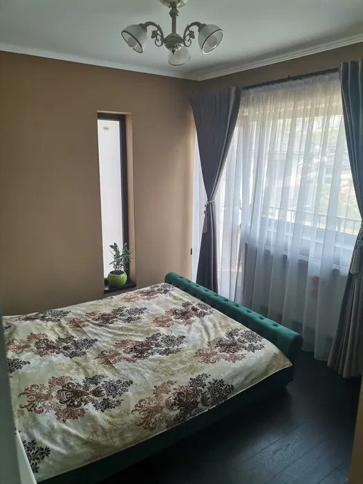 Casa de 4 camere, ultra-lux, 162  mp utili, gradina, Zona Tauti