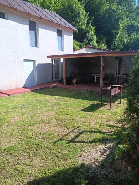 Casa de vanzare de 6 camere,162 mp zona Somesul Rece