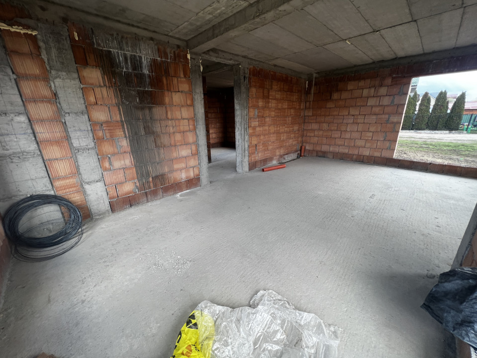 Casa individuală de 5 camere, 120 mp, 281 teren, semifinisat, zona Ioan rus 