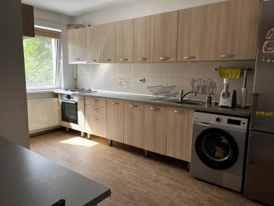 Apartament de 2 camere decomandate, 64 mp, loc de parcare, zona Vivo