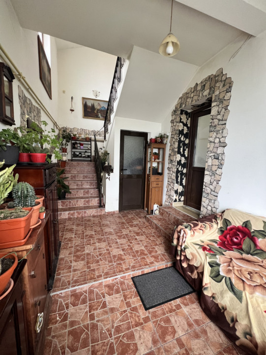 Casa individuala, 200 mp, 2 parcari, ideal pentru grădiniță/investiție