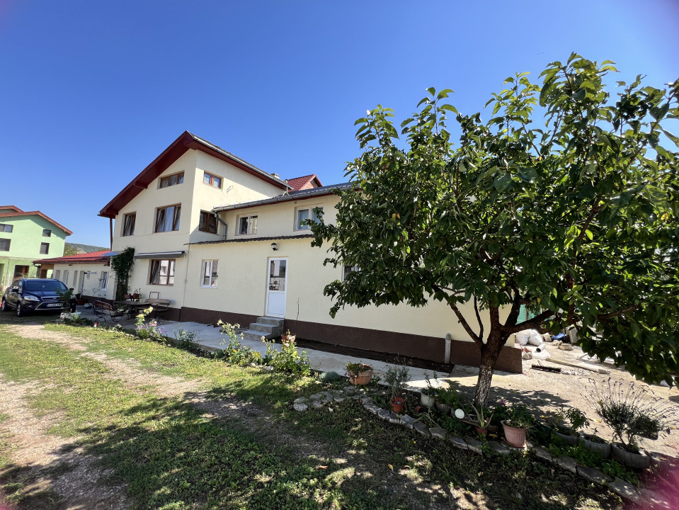 Casa individuala, 200 mp, 2 parcari, ideal pentru grădiniță/investiție