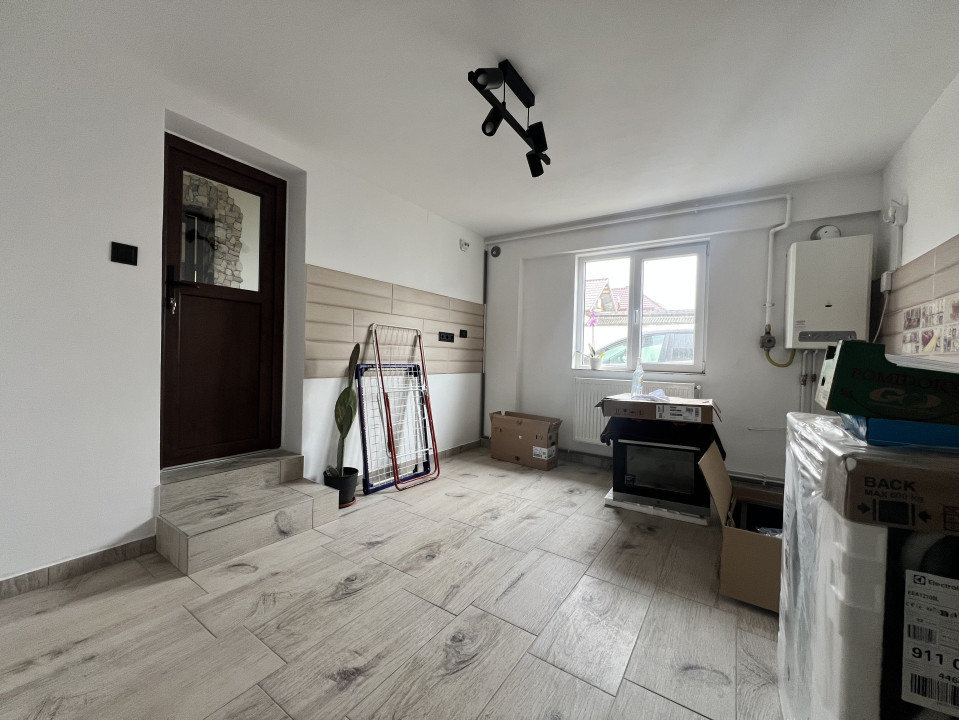 Casa individuala, 200 mp, 2 parcari, ideal pentru grădiniță/investiție