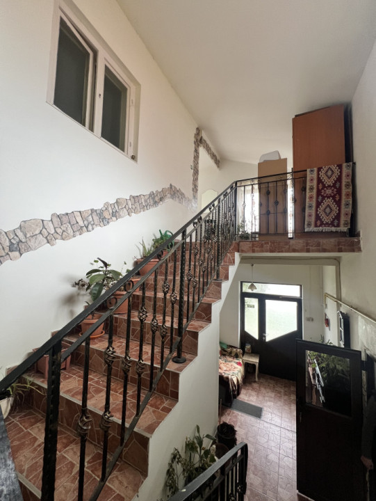 Casa individuala, 200 mp, 2 parcari, ideal pentru grădiniță/investiție
