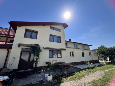 Casa individuala, 200 mp, 2 parcari, ideal pentru grădiniță/investiție