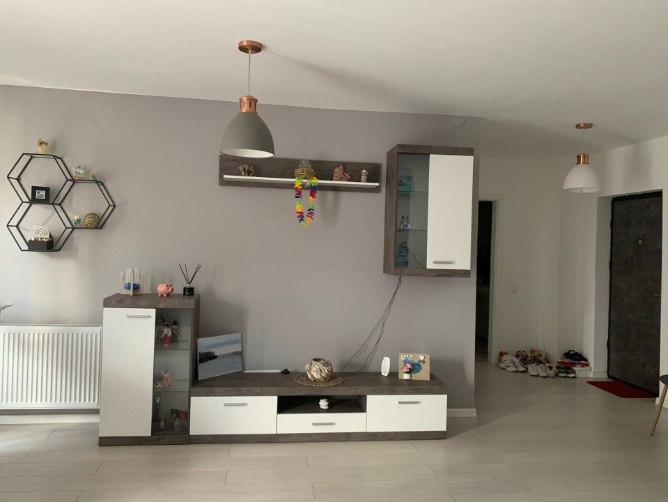 Apartament cu 2 camere ,67mp la cheie etaj intermediar Eroilor