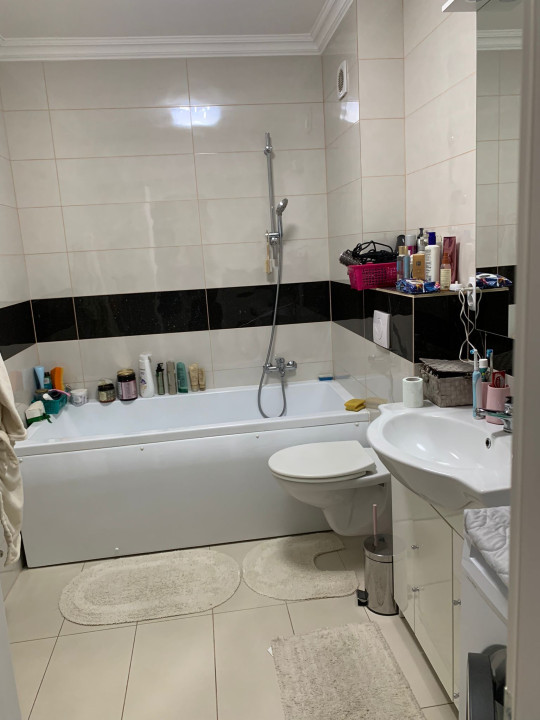 Apartament cu 2 camere ,67mp la cheie etaj intermediar Eroilor