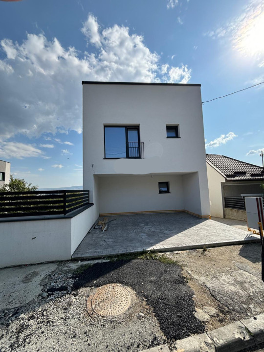 Duplex 4 camere, 2 parcari, 162 mp utili, zona Corneliu Coposu