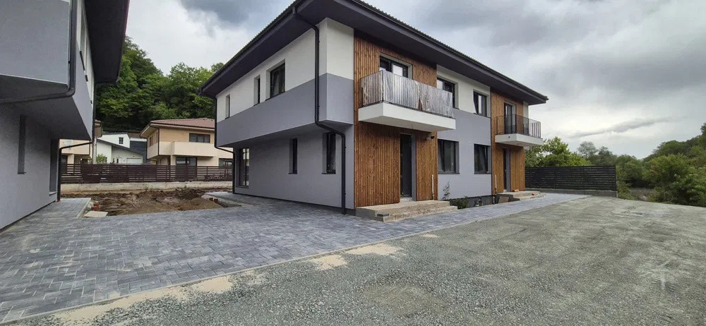 Duplexuri de vanzare , 120 mp utili , zona Tauti 