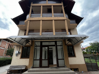 Casa idividuala de inchiriat , 360 mp utili zona Tautiului 