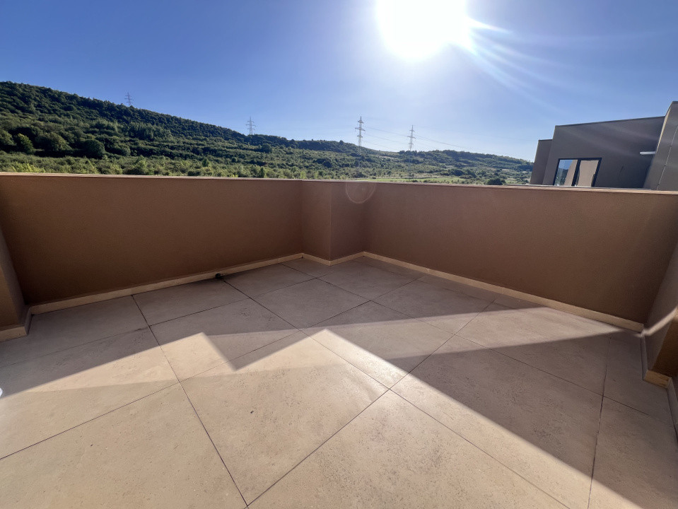 Apartament de 3 camere, 90 mp, terase 30 mp, garaj, zona Sesul de Sus