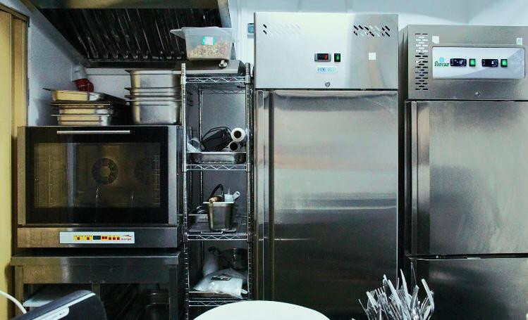 spatiu comercial -afacere la cheie