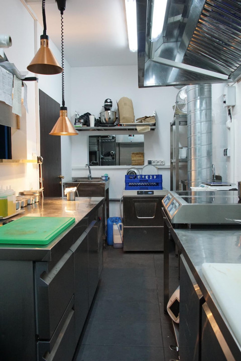 spatiu comercial -afacere la cheie