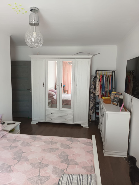 apartament cu 2 camere decomandate si parcare CF