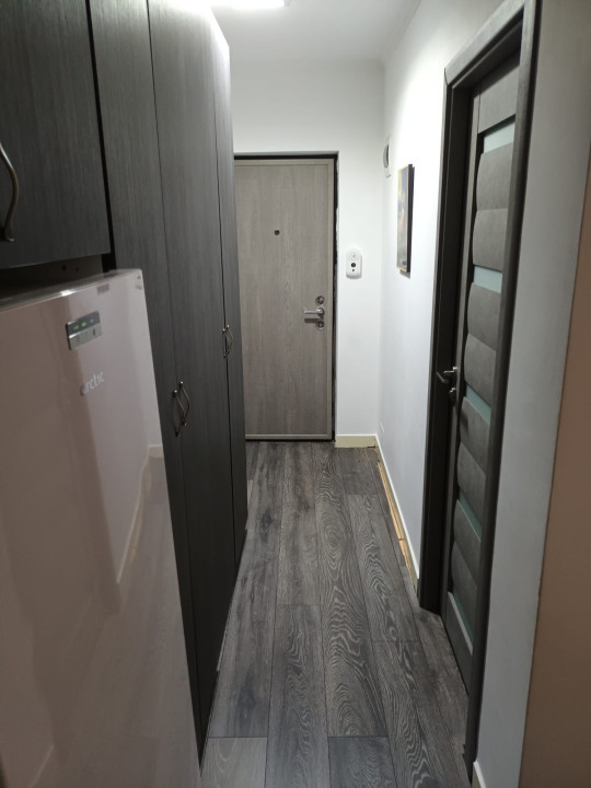 apartament cu 2 camere decomandate si parcare CF