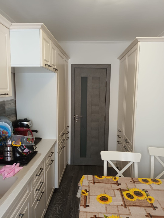 apartament cu 2 camere decomandate si parcare CF