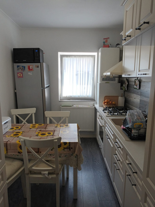 apartament cu 2 camere decomandate si parcare CF