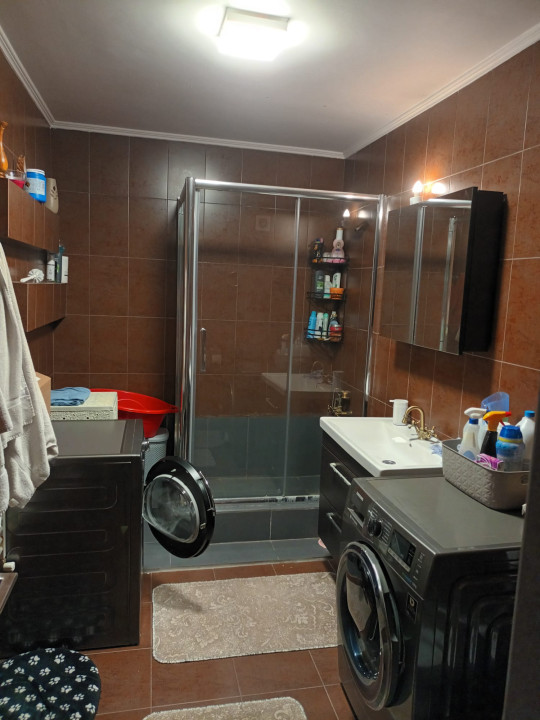 apartament cu 2 camere decomandate si parcare CF