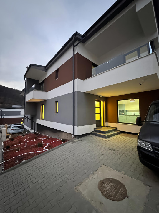 Duplex de vanzare, 175,5 mp, finisat, demisol, zona strazii Magnoliei
