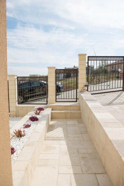 Duplex cu piscina, 160mp, zona Gruia
