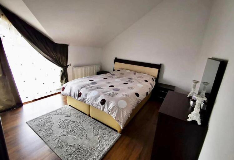 Apartament cu 3 camere